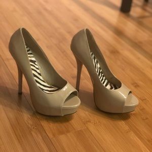 Size 8 tan patent leather heels.